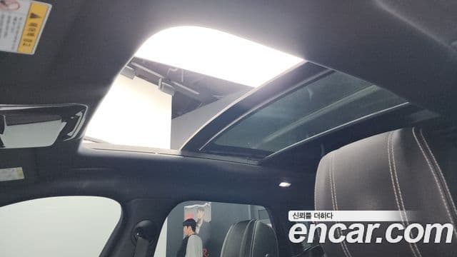 Land Rover Range Rover Velar 2018 — Şəkil 19/20