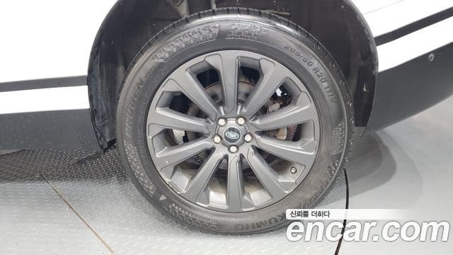 Land Rover Range Rover Velar 2018 — Photo 22/40