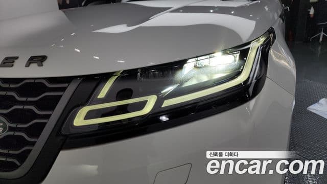 Land Rover Range Rover Velar 2018 — Photo 14/40
