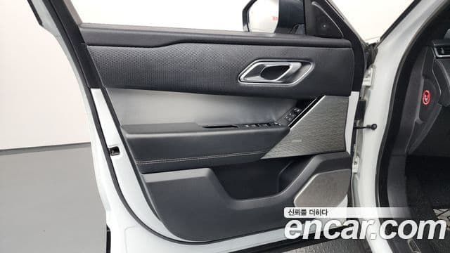 Land Rover Range Rover Velar 2018 — Photo 37/40