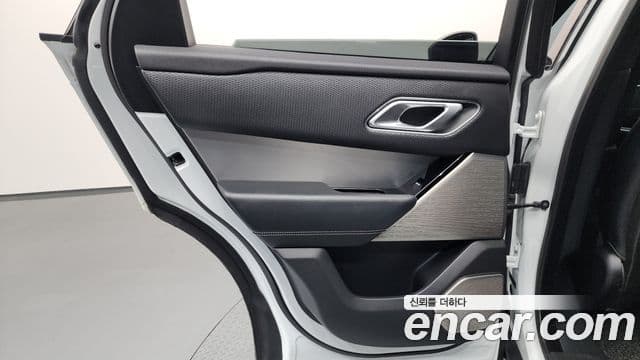 Land Rover Range Rover Velar 2018 — Photo 19/40