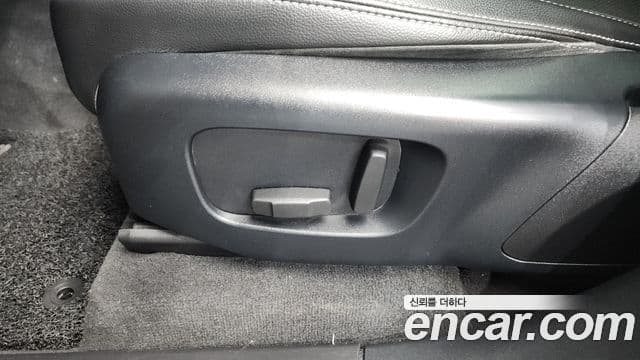 Land Rover Range Rover Velar 2018 — Photo 2/40
