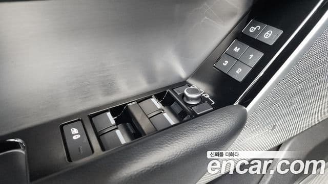 Land Rover Range Rover Velar 2018 — Photo 26/40