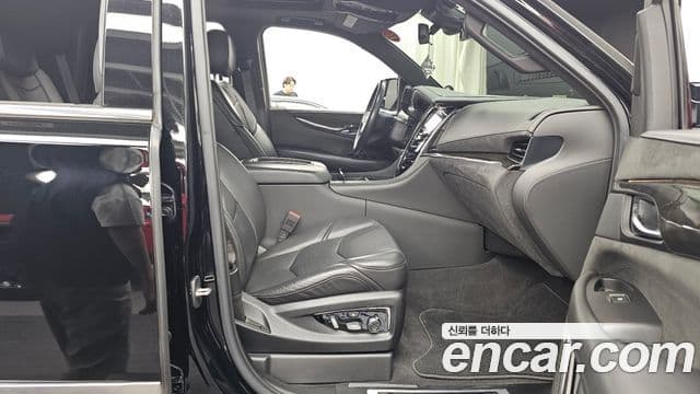Cadillac Escalade 2020 — ფოტო 11/20