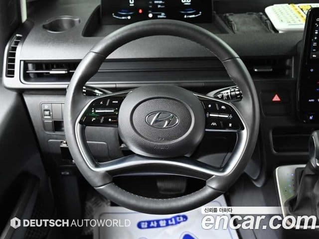Hyundai Staria 2023 — ფოტო 13/20