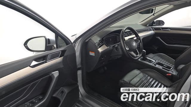 Volkswagen Passat GT 2021 — Şəkil 10/20