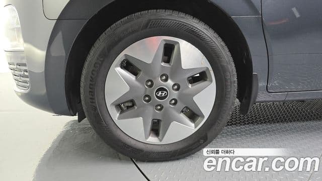 Hyundai Staria 2023 — Фото 5/20
