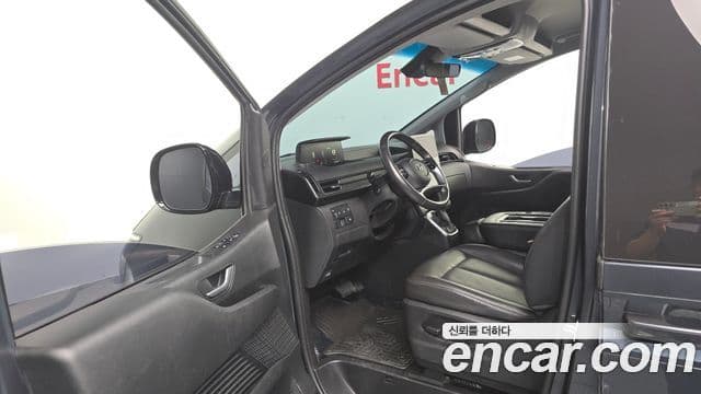 Hyundai Staria 2023 — Фото 10/20