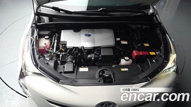 Toyota Prius 2018 — Şəkil 12/20