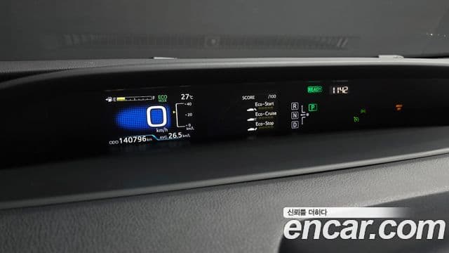 Toyota Prius 2018 — Şəkil 9/20