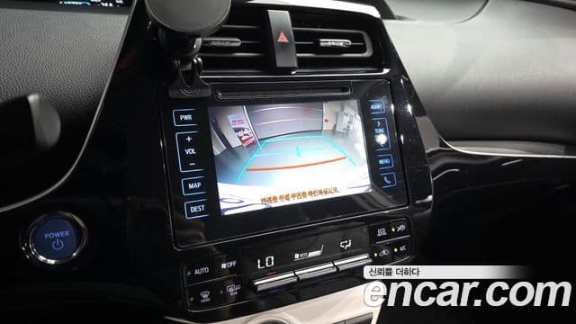 Toyota Prius 2018 — Şəkil 10/20