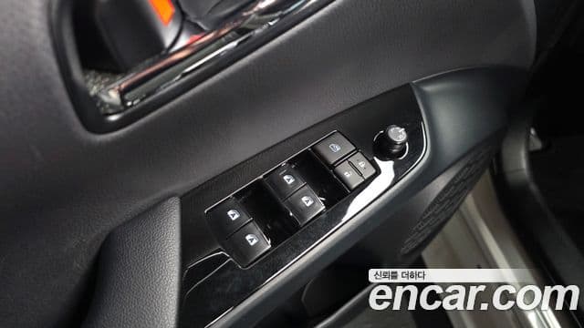 Toyota Prius 2018 — Şəkil 7/20