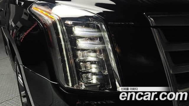 Cadillac Escalade 2018 — Photo 18/33