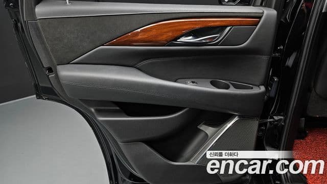 Cadillac Escalade 2018 — Photo 19/33
