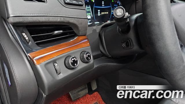 Cadillac Escalade 2018 — Photo 21/33