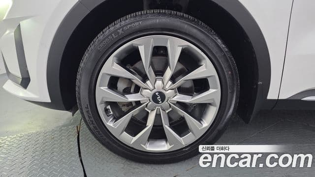 Kia Sorento 2023 — Фото 5/20