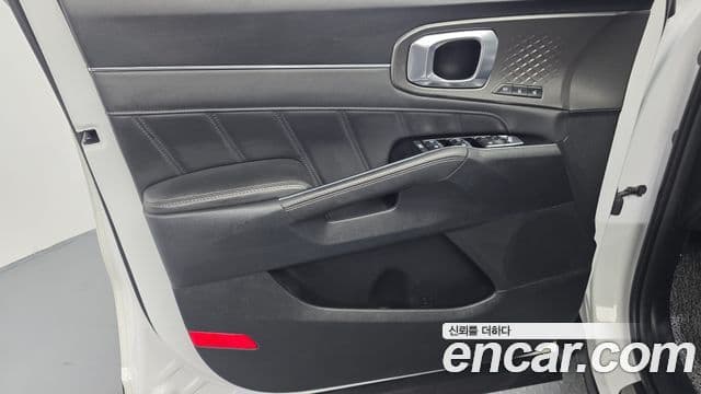 Kia Sorento 2023 — Photo 31/35
