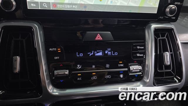 Kia Sorento 2023 — Photo 7/35