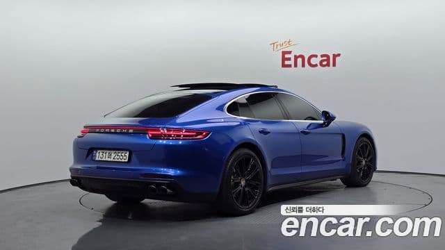 Porsche Panamera 2018 — ფოტო 2/20