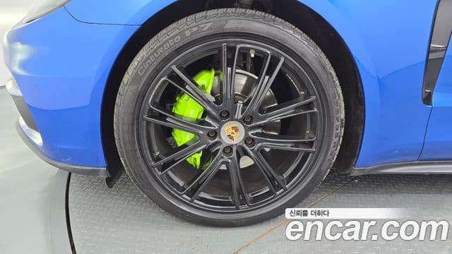 Porsche Panamera 2018 — ფოტო 8/20