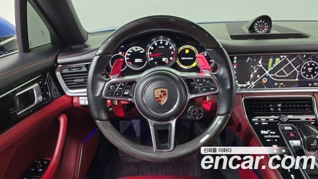 Porsche Panamera 2018 — ფოტო 18/20