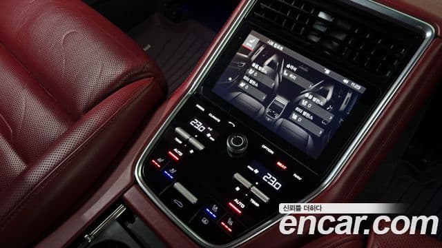 Porsche Panamera 2018 — ფოტო 16/20