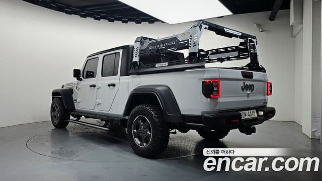 Jeep Gladiator 2021 — ფოტო 2/20