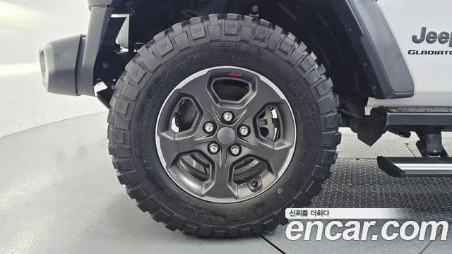 Jeep Gladiator 2021 — ფოტო 5/20