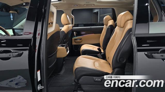 Kia Carnival 2023 — ფოტო 11/20