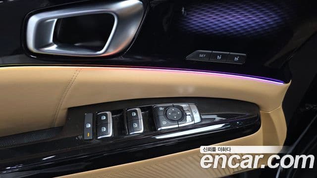 Kia Carnival 2023 — ფოტო 16/20