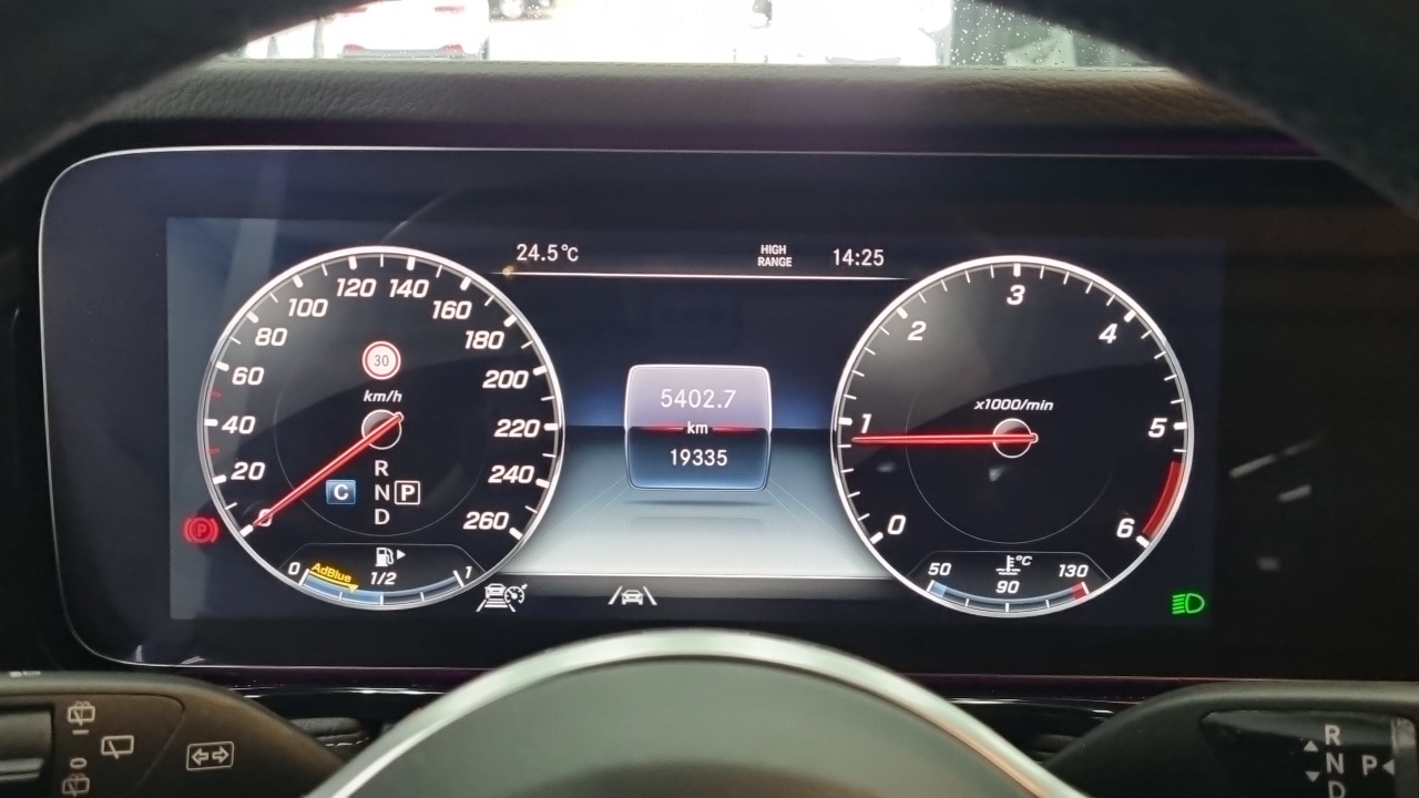 Mercedes-Benz G-Class 2024 — Photo 4/18