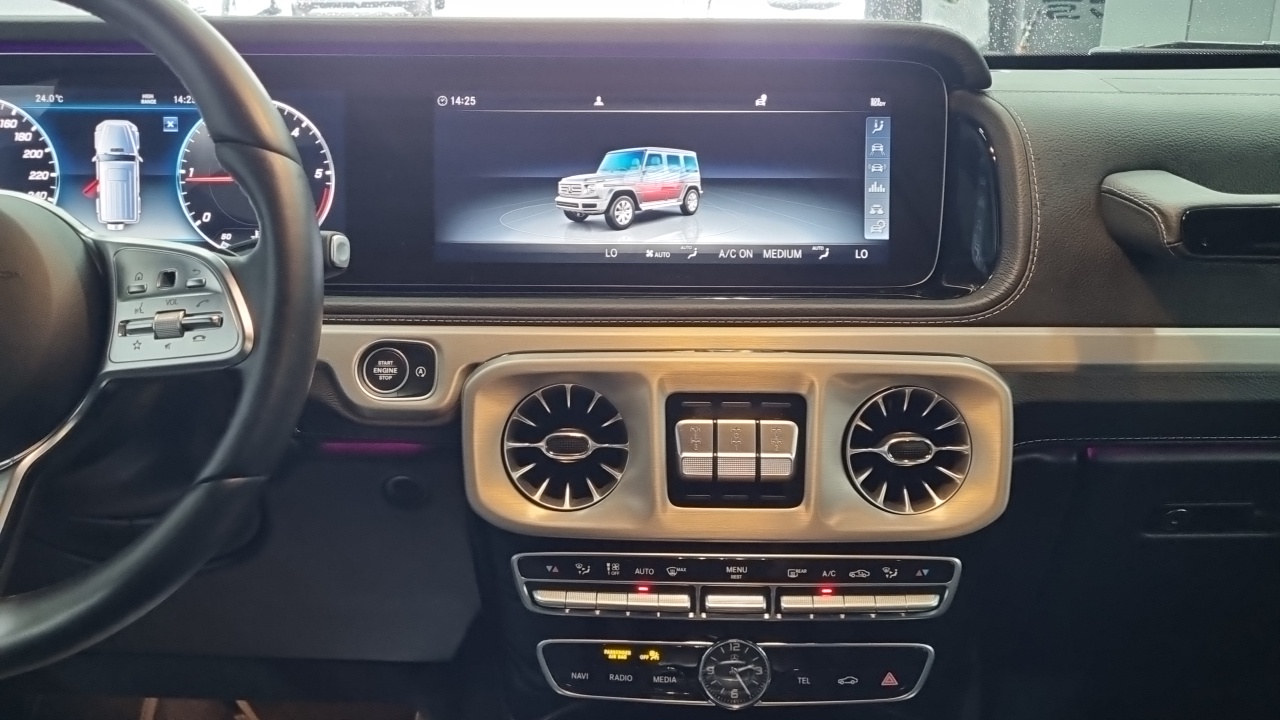 Mercedes-Benz G-Class 2024 — Photo 10/18
