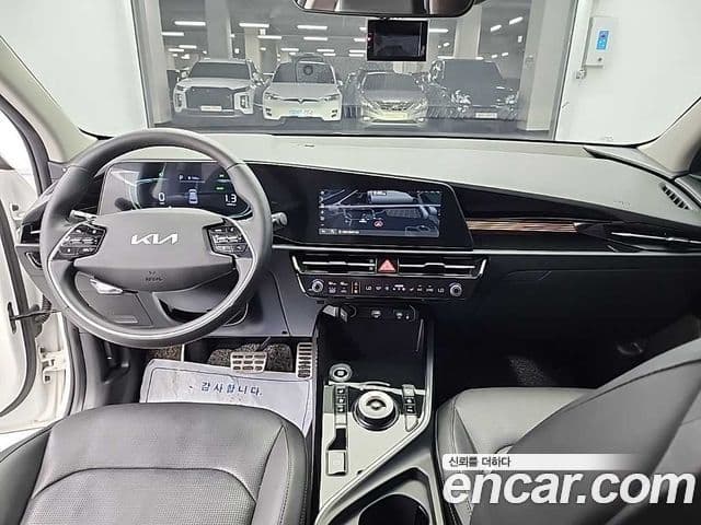 Kia Niro 2022 — ფოტო 6/20