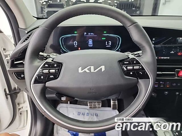 Kia Niro 2022 — ფოტო 8/20