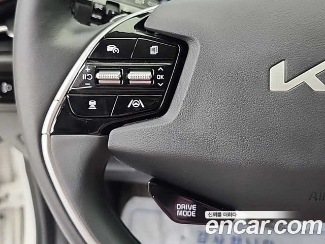Kia Niro 2022 — ფოტო 17/20