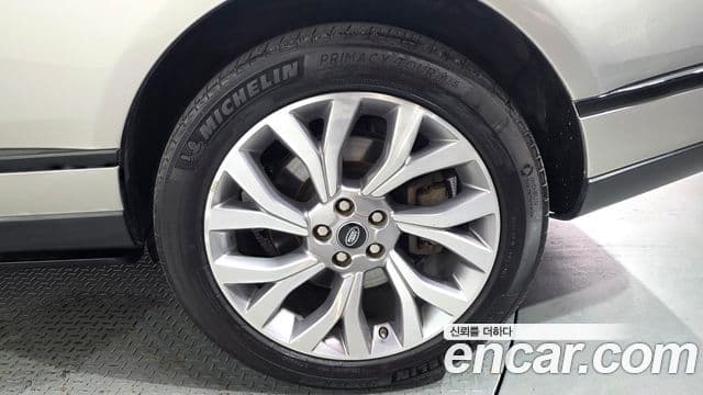 Land Rover Range Rover 2018 — Photo 9/35