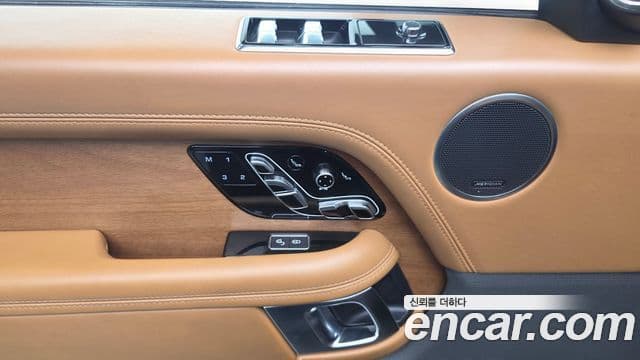 Land Rover Range Rover 2018 — Photo 32/35