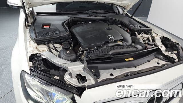 Mercedes-Benz E-Class 2019 — ფოტო 6/20