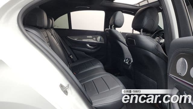 Mercedes-Benz E-Class 2019 — ფოტო 11/20