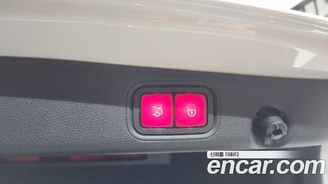 Mercedes-Benz E-Class 2019 — ფოტო 18/20