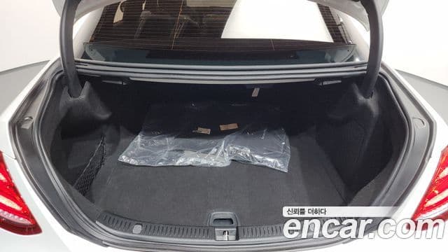 Mercedes-Benz E-Class 2019 — ფოტო 19/20