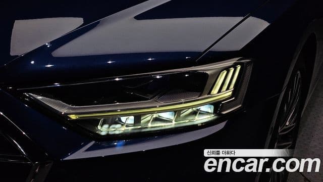 Audi A8 2021 — Şəkil 28/33