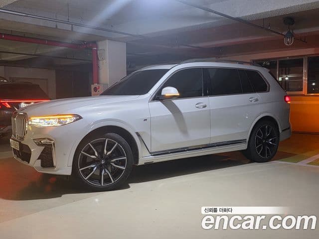 BMW X7 2021 — Фото 1/20