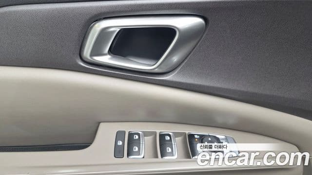 Kia Carnival 2024 — Фото 17/20