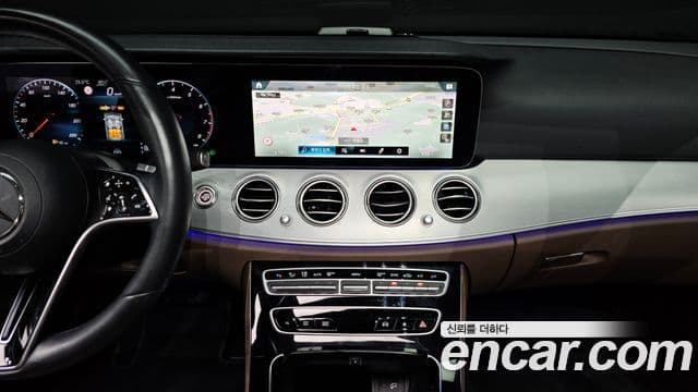 Mercedes-Benz E-Class 2021 — фото 13 из 20