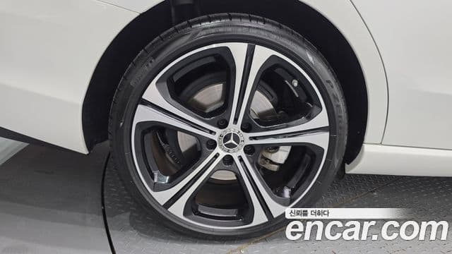 Mercedes-Benz C-Class 2023 — ფოტო 5/20