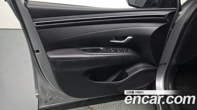 Hyundai Tucson Hybrid 2023 — Photo 16/32