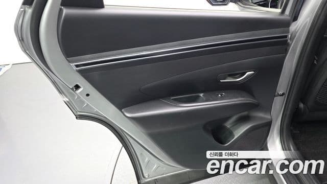 Hyundai Tucson Hybrid 2023 — Photo 17/32