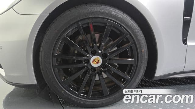 Porsche Panamera 2018 — фото 5 из 20