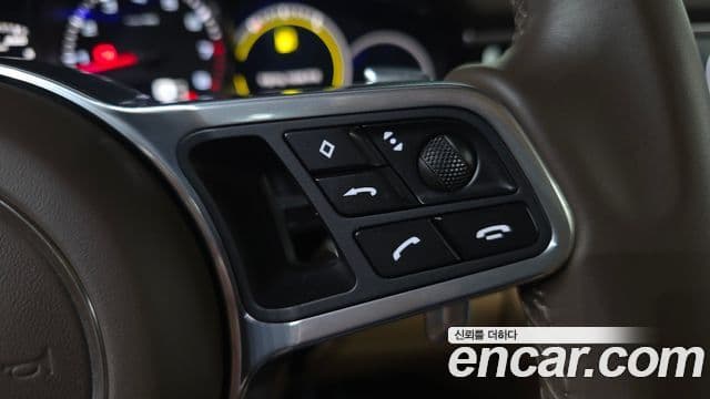 Porsche Panamera 2018 — Şəkil 18/20